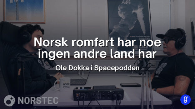 Freider Fløan og Ole Dokka i Spacepodden-studioet med teksten Norsk romfart har noe ingen andre land har